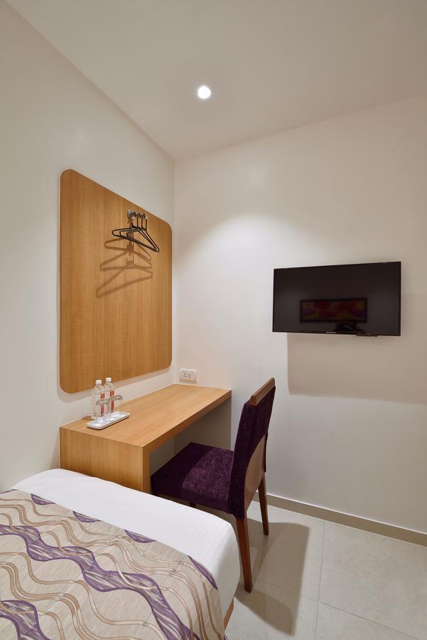 Hotel Leafio-Near Airport Мумбаї Екстер'єр фото