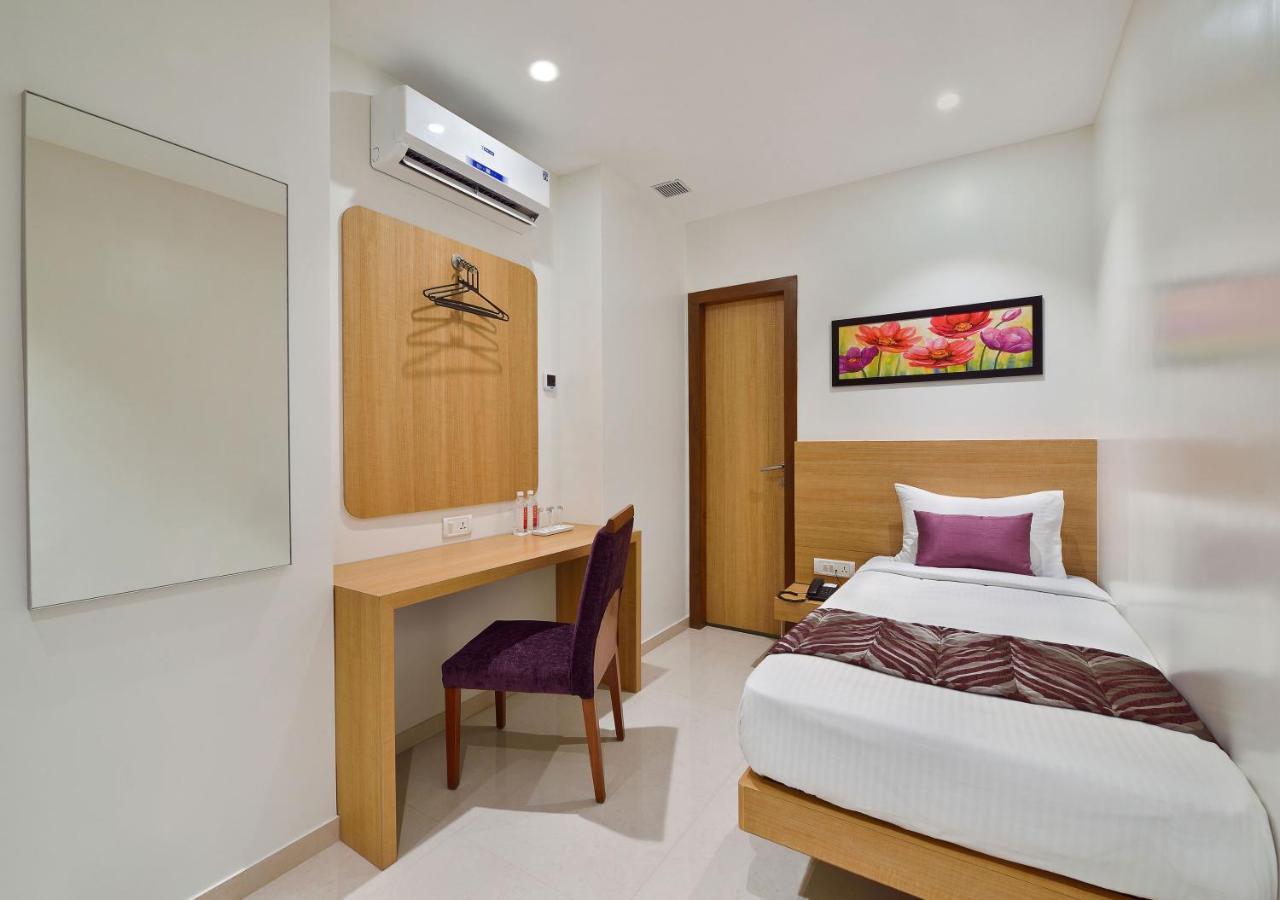 Hotel Leafio-Near Airport Мумбаї Екстер'єр фото