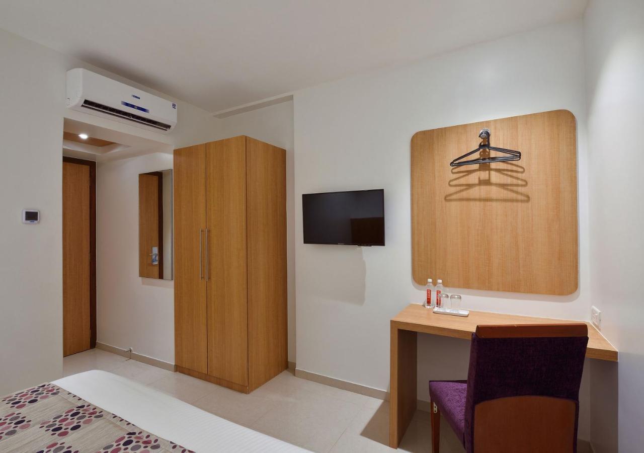 Hotel Leafio-Near Airport Мумбаї Екстер'єр фото