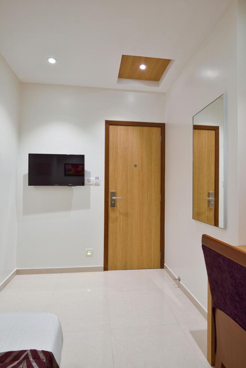 Hotel Leafio-Near Airport Мумбаї Екстер'єр фото