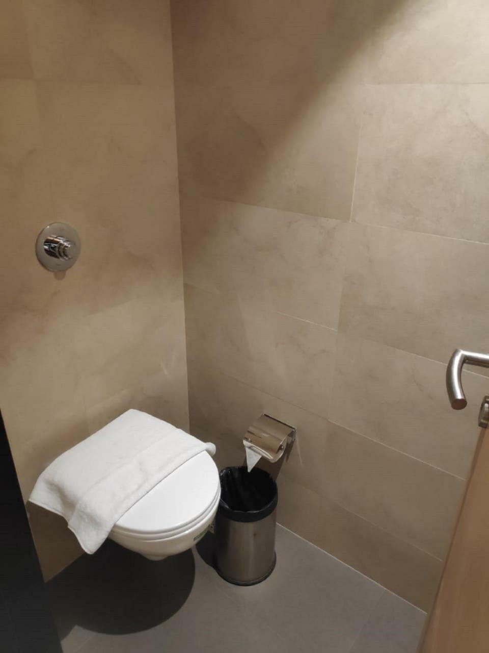 Hotel Leafio-Near Airport Мумбаї Екстер'єр фото